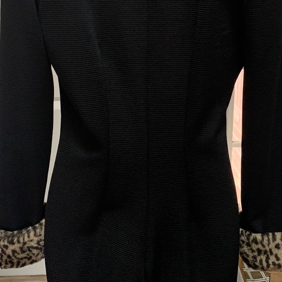 Feel like Cat Woman! Stretch knit catsuit with faux leopard fur-collar and cuffs - Picture 6 of 12